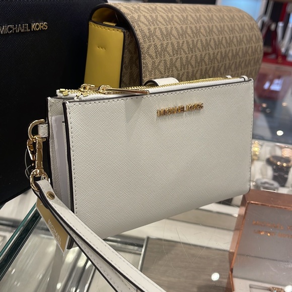 MICHAEL KORS LARGE DOUBLE ZIP WRISTLET WALLET PHONE CASE CLUTCH 
Optic White
NWT - Picture 2 of 16